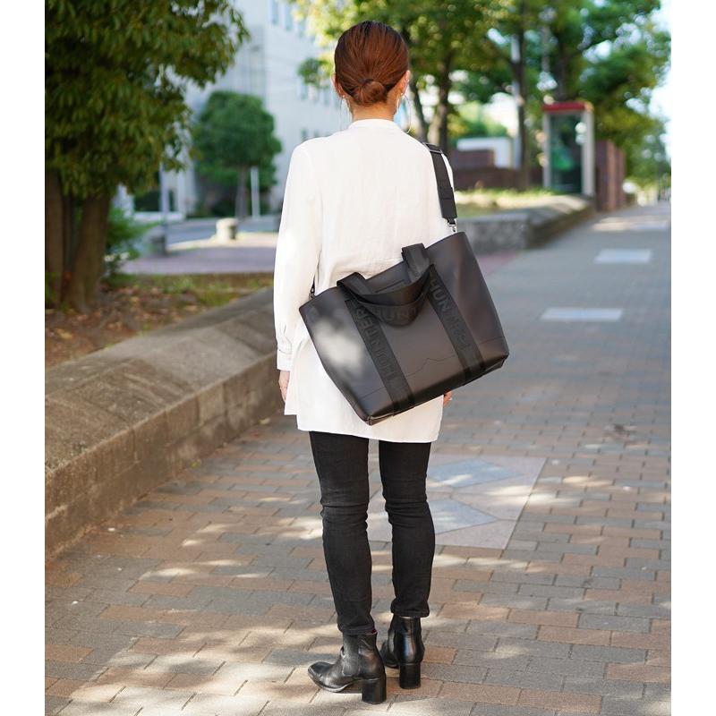 数量限定購入特典 スタイリングベルト レビュー特典あり ハンター バッグ HUNTER RUBBERISED LEATHER EAST WEST TOTE トート UBS1155LRS ブラック｜shoeshouse92qatari｜05