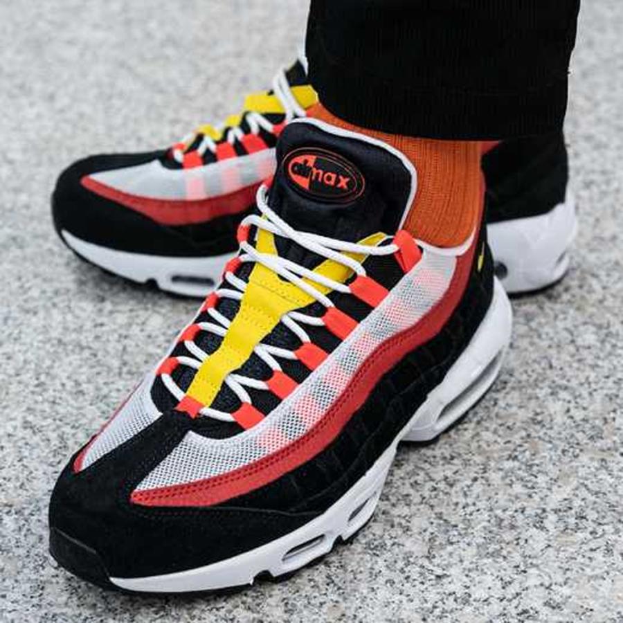 ナイキ エア マックス 95 エッセンシャル Nike Air Max 95 Essential ホワイト ブラック ブライトクリムゾン クロムイエロー At9865 101 ナイキジャパン正規品 At9865 101m01 シューズナッツ 通販 Yahoo ショッピング