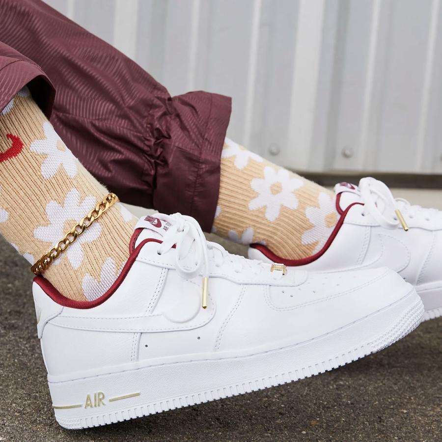 ナイキ エア フォース 1 '07 SE NIKE W AIR FORCE 1 '07 SE ホワイト
