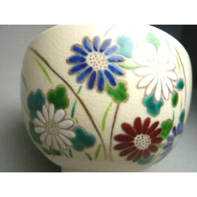 茶道具　抹茶碗　　香菊窯　　清水焼　陶器　　新品　　京焼 Amazon｜京焼 清水焼 香菊窯 抹茶碗 (化粧箱入) 花遊び TQY081