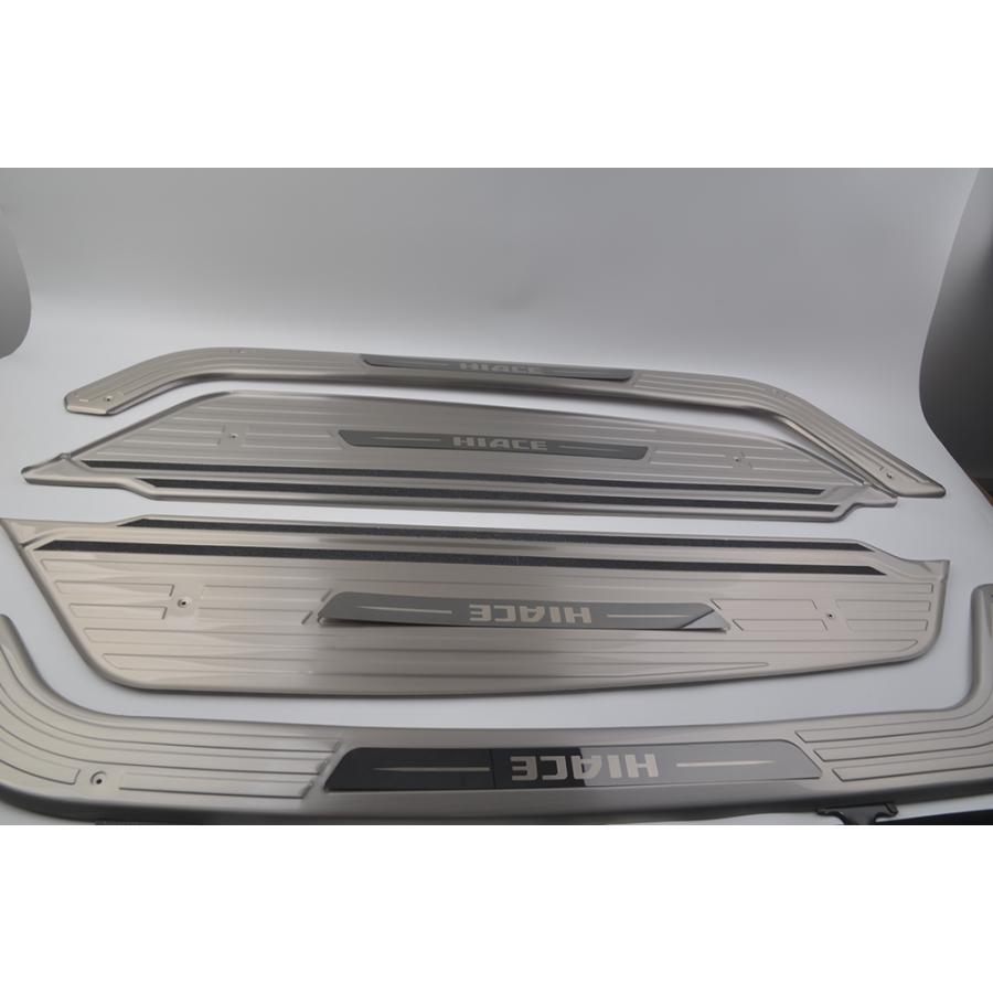 トヨタハイエース 200系1型‐8型標準スーパーGL専用LEDスカッフプレートリアサイドドア上下左右4枚セットステンレス製 ブラックとシルバー2色選び可 |  | 01