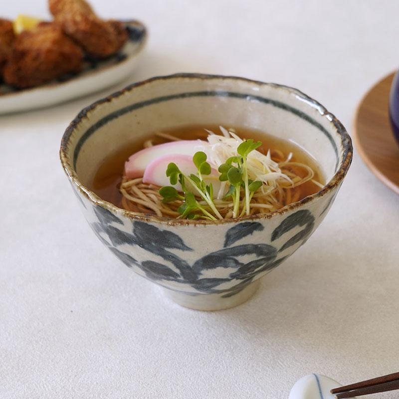 お好み碗 15cm 手書き染付タコ唐草 陶器 たこ唐草 小丼ぶり 盛り鉢
