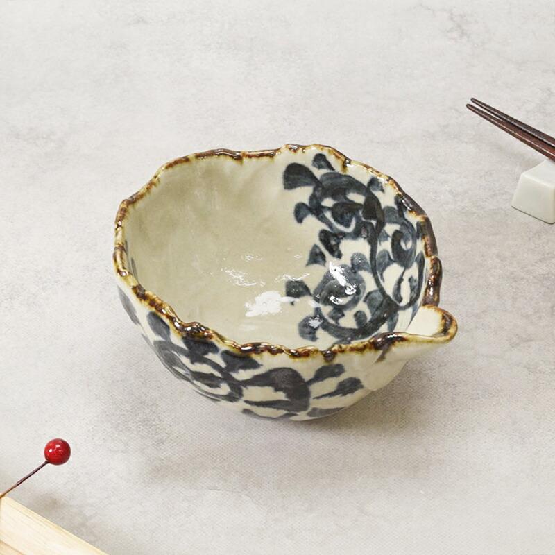 片口小鉢 14.5cm 手書きタコ唐草 陶器 和モダン 和柄 おしゃれ 大胆