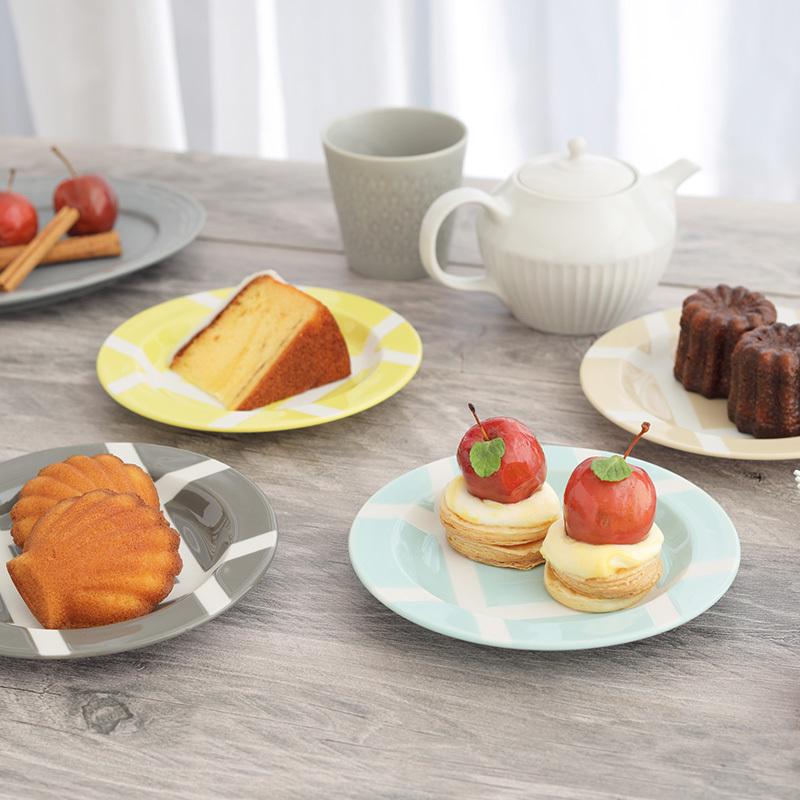 カラフルなかわいいプレート