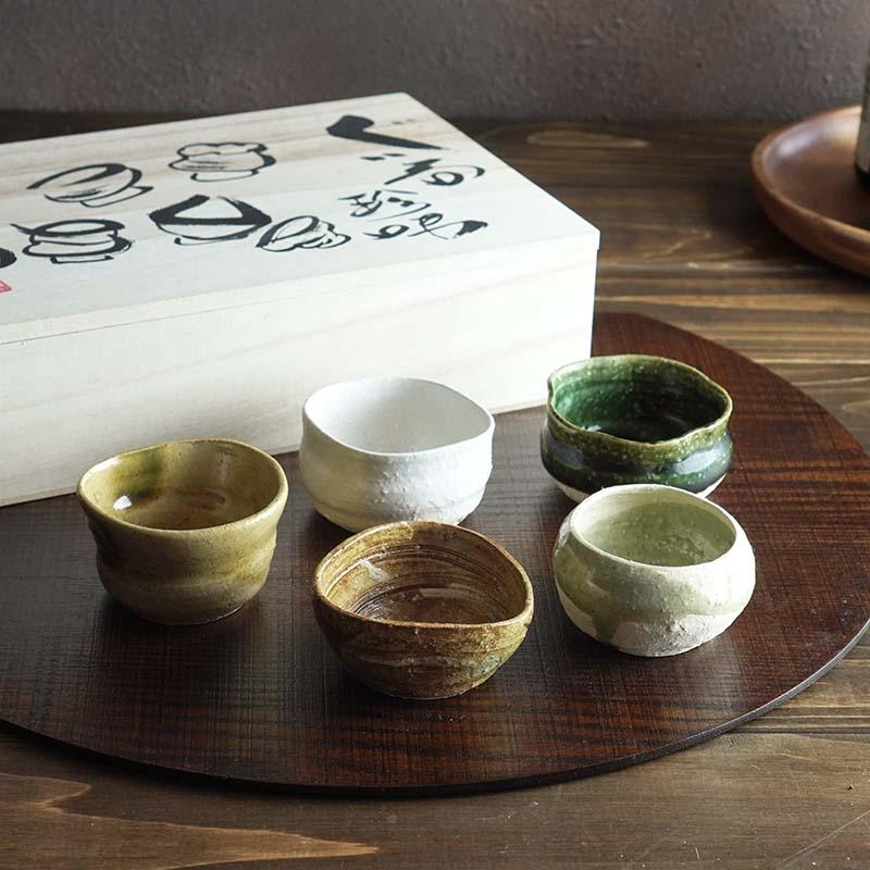 【新品・未使用】作家物 清水焼きぐい飲み 木箱入り Amazon.co.jp: 京焼 清水焼 ぐい呑み おちょこ 盃 (木箱入) 赤絵格子