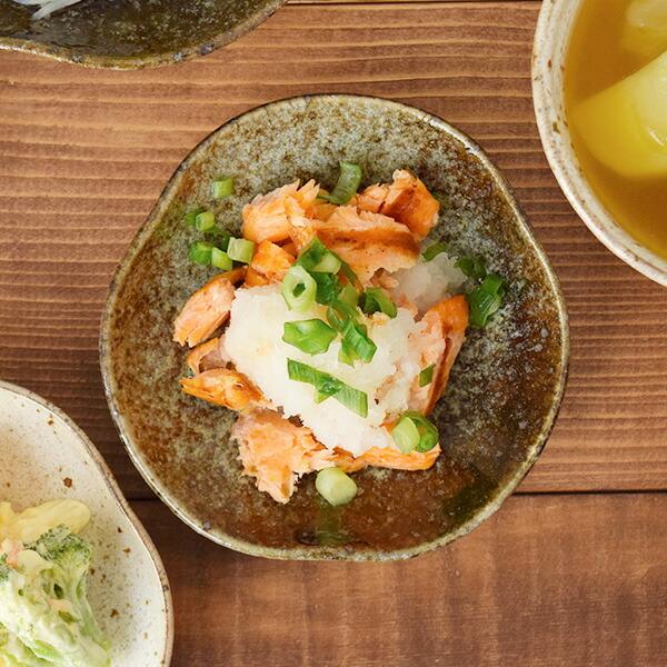 変形三角小皿 13cm 和食器皿 プレート 取り皿 中皿 サラダ皿 副 変形三角小皿 13cm 和食器皿 プレート 取り皿 中皿 サラダ皿 副