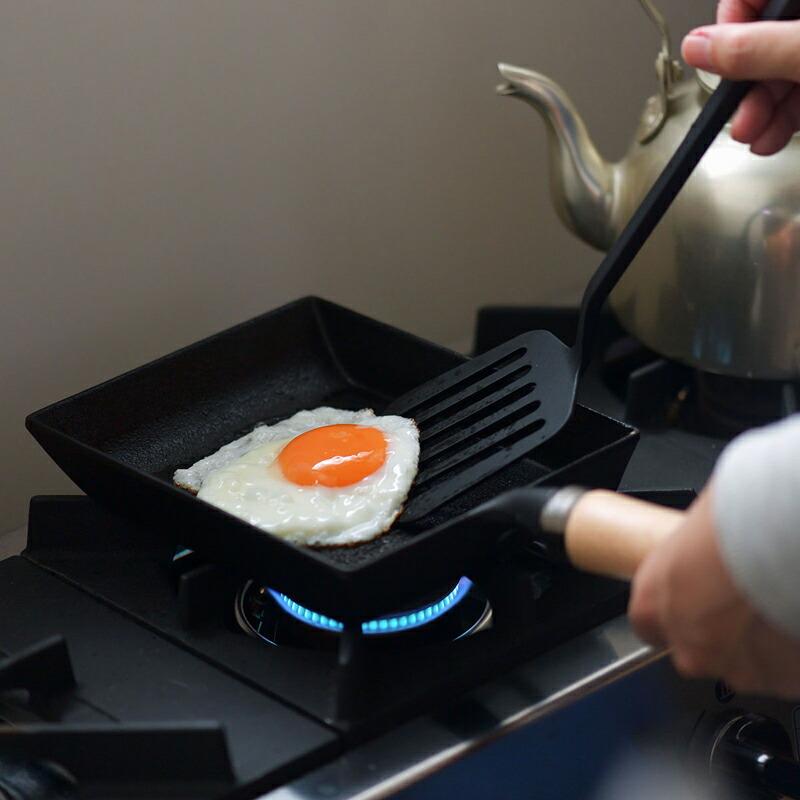 岩鋳（IWACHU） 玉子焼 木柄付 南部鉄器 日本製 目玉焼き器 卵焼き IH