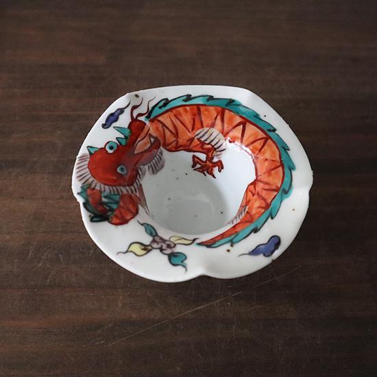 古伊万里　骨董　小鉢　龍絵　5 脚E19 伊万里鍋島焼 瀬兵窯 龍 小鉢 色絵 登窯焼成 11cm 佐賀県伊万里市