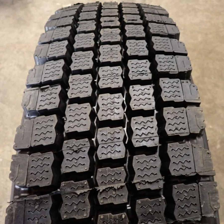 11R22.5 ブリヂストン再生スタッドレスタイヤw910 8本セット BRIDGESTONE（ブリヂストン） リトレッド 冬 新品 4本SET 会社宛 送料