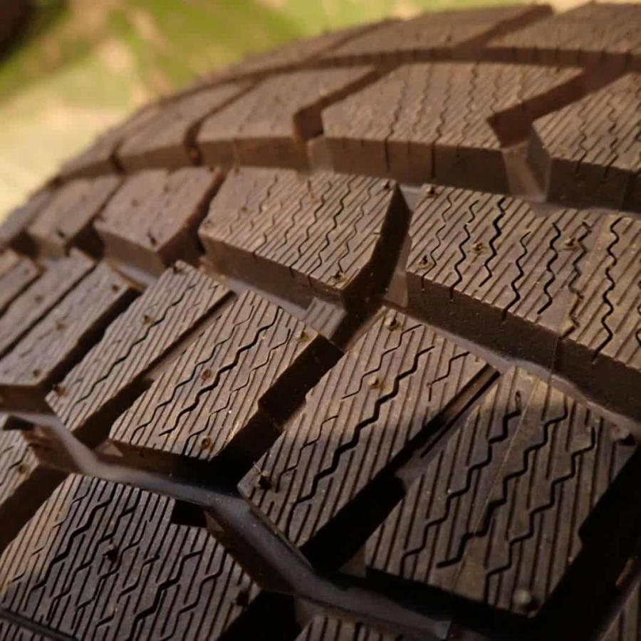 DUNLOP WINTER MAXX WM02 205/65R15 15インチ スタッドレス 4本 バリ溝 タウンエースノア ストリーム等　(MTG429) WINTER MAXX 02 冬 新品 4本SET 会社宛 送料無料 205/65R15 94S