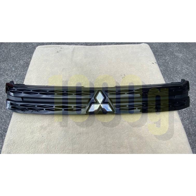 三菱純正新品】MITSUBISH 未使用品 ☆超希少品☆ デリカD5 ブラック 