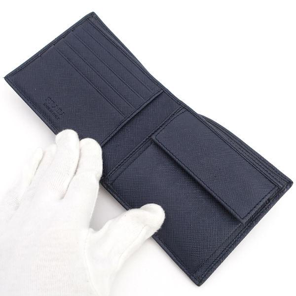 PRADA（プラダ） 型押しロゴ サフィアーノレザー 二つ折り財布