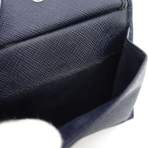 PRADA（プラダ） 型押しロゴ サフィアーノレザー 二つ折り財布