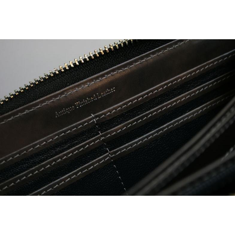 型押し素材のラウンドファスナー長財布。型押し素材のラウンドファスナー長財布。 |  | 01