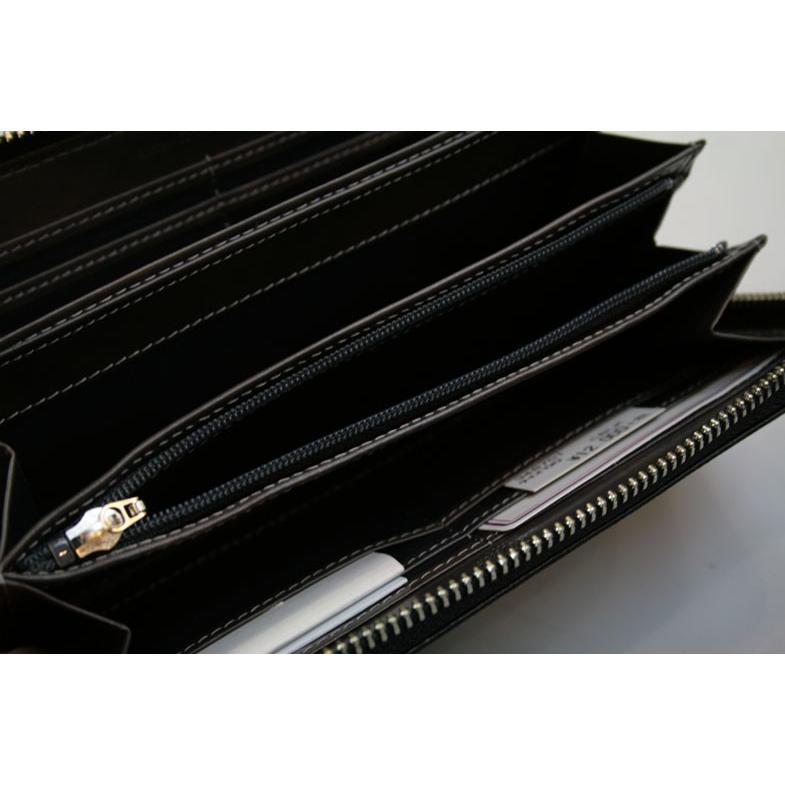 型押し素材のラウンドファスナー長財布。型押し素材のラウンドファスナー長財布。 |  | 03