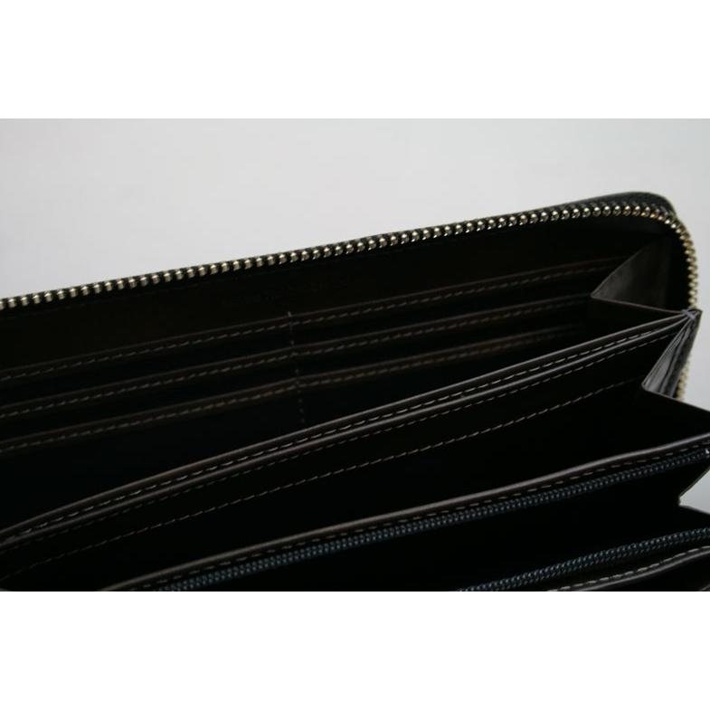 型押し素材のラウンドファスナー長財布。型押し素材のラウンドファスナー長財布。 |  | 04