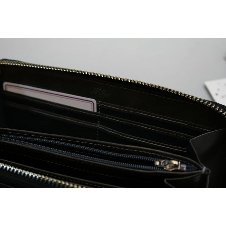 型押し素材のラウンドファスナー長財布。型押し素材のラウンドファスナー長財布。 |  | 05