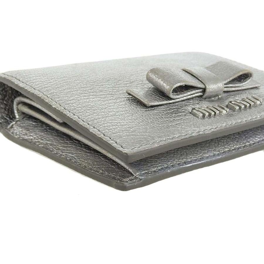 miu miu シルバー 二つ折り財布 miu miu（ミュウミュウ） ホック付 二つ折り 財布 レザー シルバー