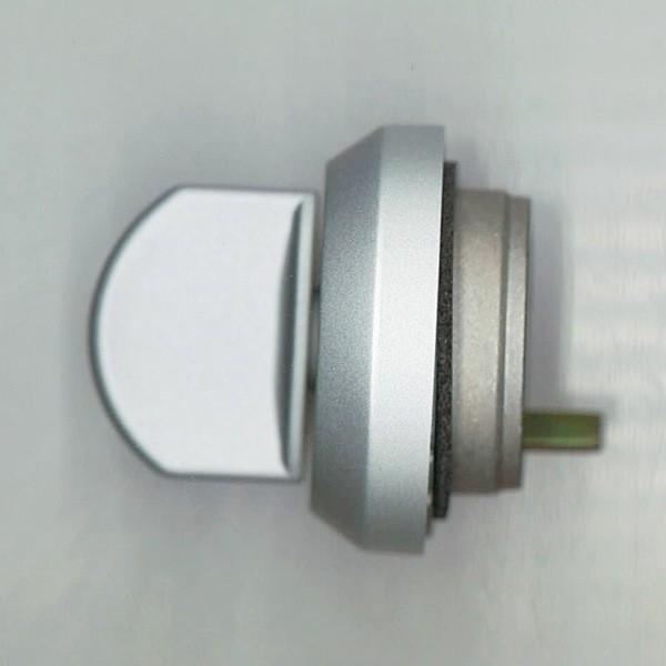 サムシングさん＠土日受取不可 …… より赤くなった方の勝ち（利土工場産） | すずみ🪶 さんのマンガ