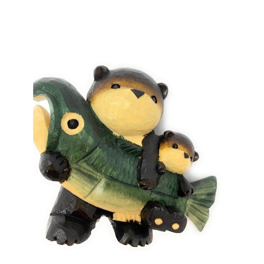 木製品 北海道限定☆鮭抱きクマさん 親子 置物 : 北海道キャラクター