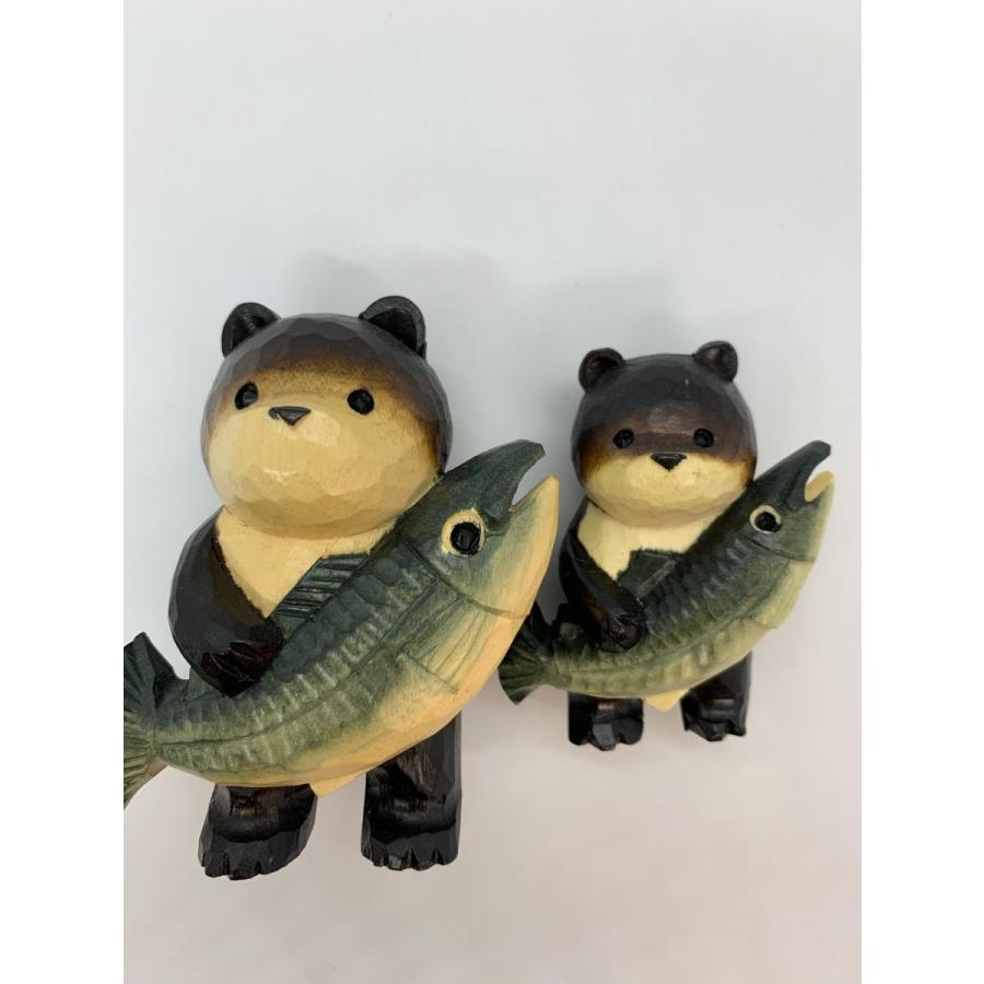 木製品 北海道限定 鮭抱きクマさん置物☆<M>9センチ : 北海道 木製品 北海道限定 鮭抱きクマさん置物☆<M>9センチ : 北海道