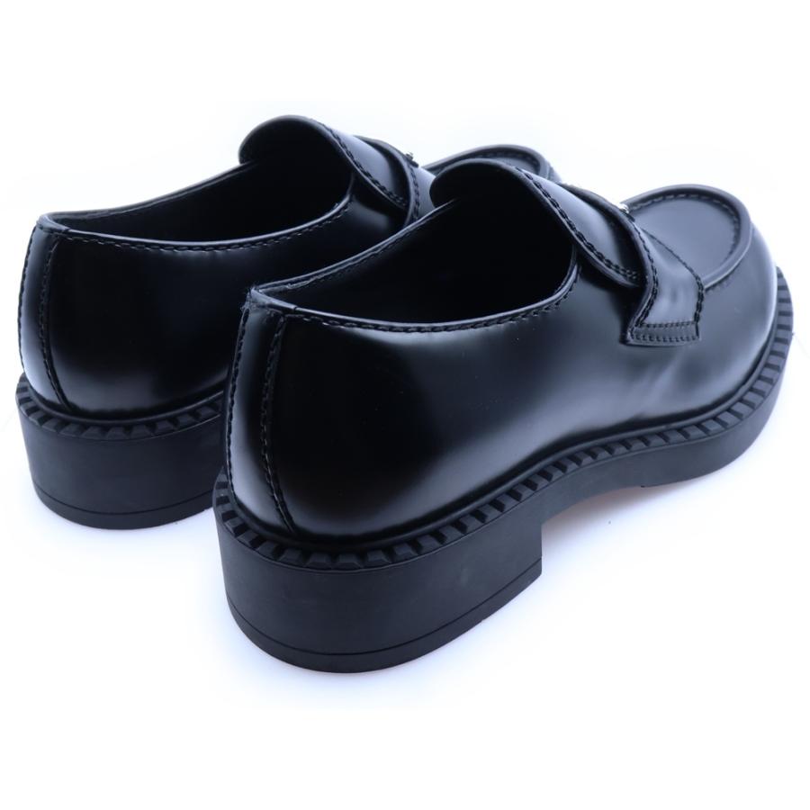 PRADA（プラダ） トライアングルロゴプレート ブラッシュドレザー