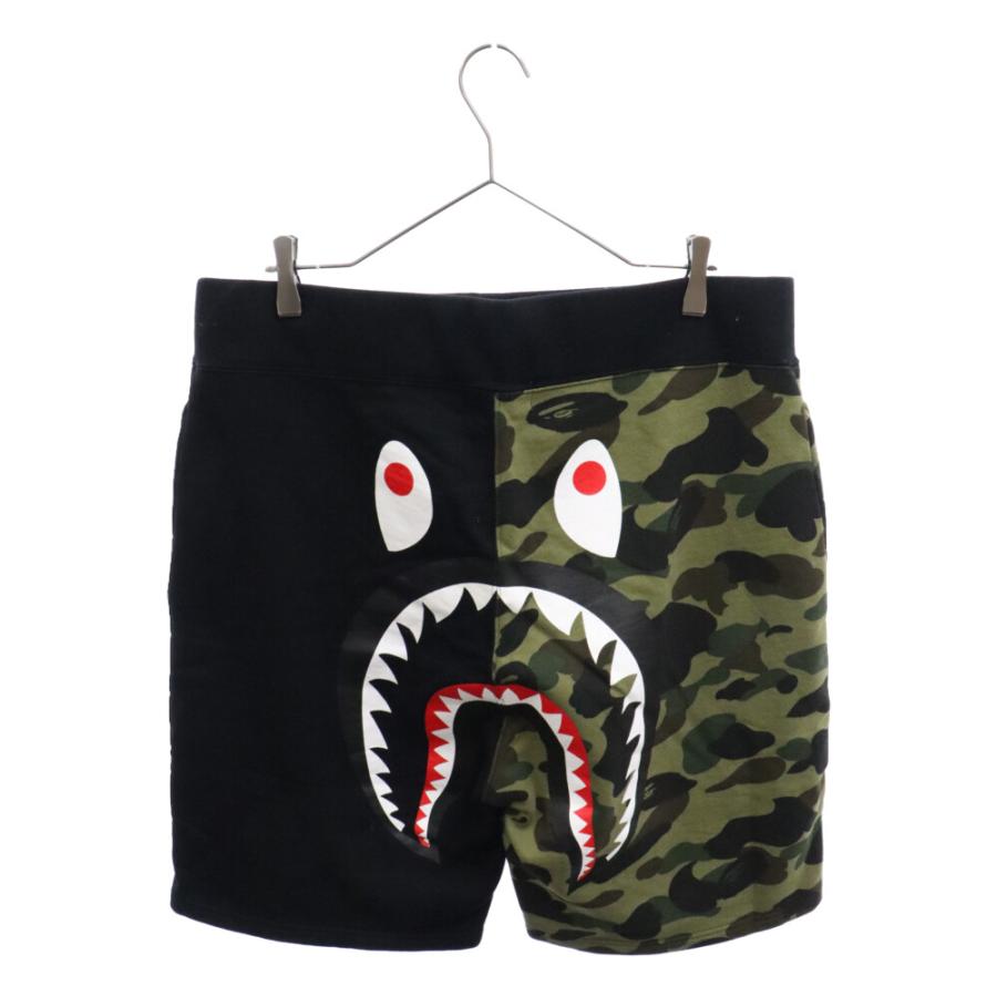 ￼BAPE カモ　シャーク　ハーフパンツ A BATHING APE（アベイシングエイプ） 1ST カモ柄 バックロゴプリント