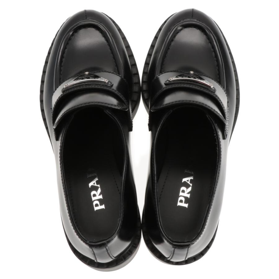 PRADA（プラダ） トライアングルロゴプレート付き チョコレート