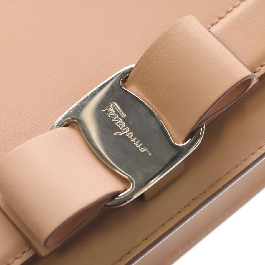 FERRAGAMO フェラガモ ヴァラ リボン ニュービアンコ チェーン