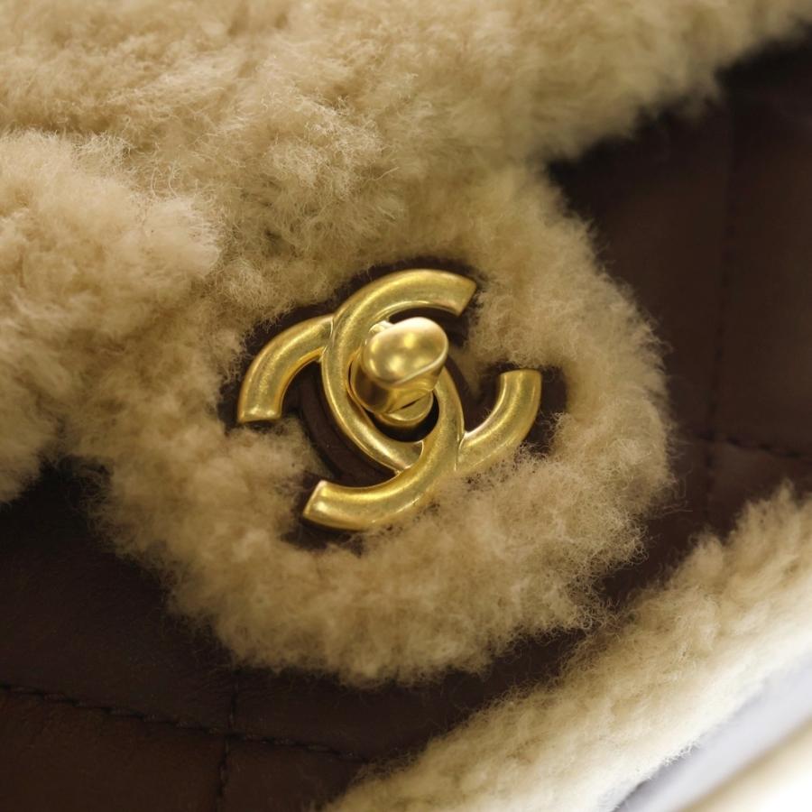 ririri★CHANEL  ミニマトラッセ★ムートン　ボディバッグ 🖤🩷🖤🩷 CHANEL マトラッセムートン×レザーチェーン ボアリュック