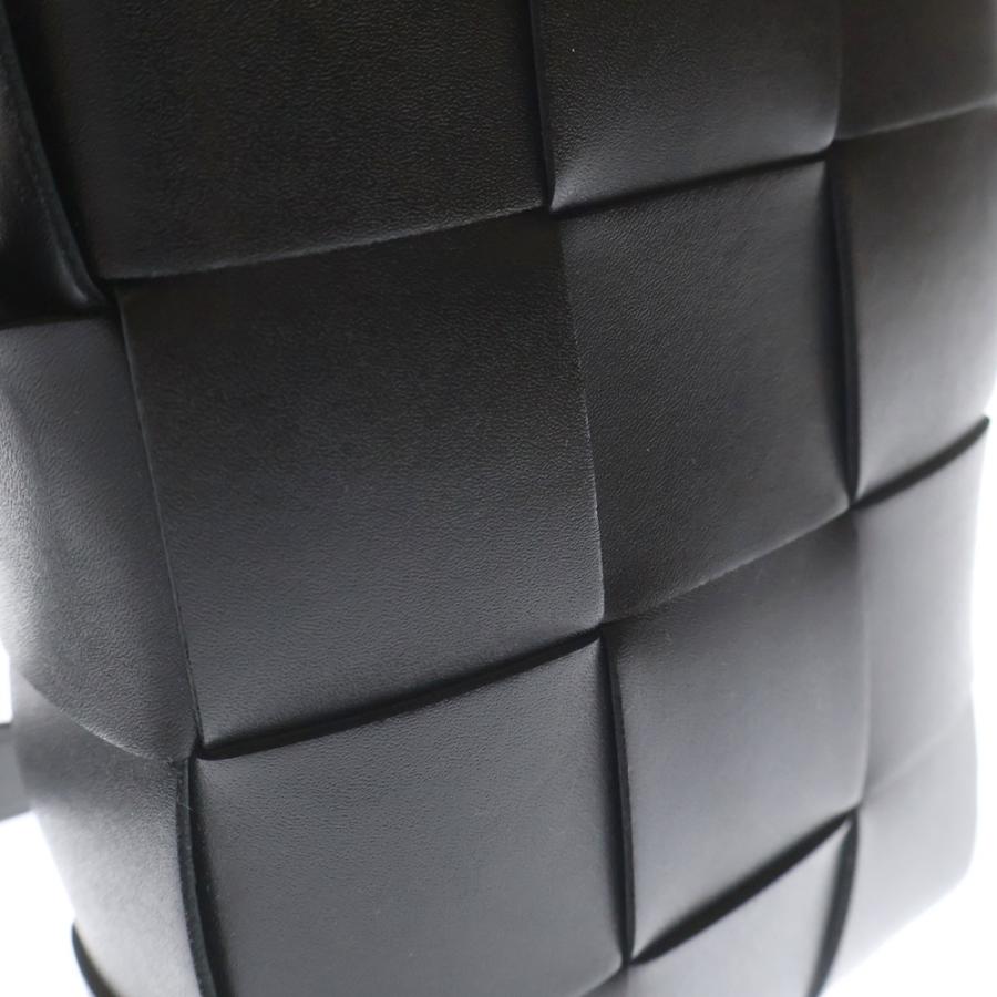 BOTTEGA VENETA ボッテガヴェネタ マキシイントレチャート カセット カーフスキン レザー ショルダーバッグ ブラック 765937_4