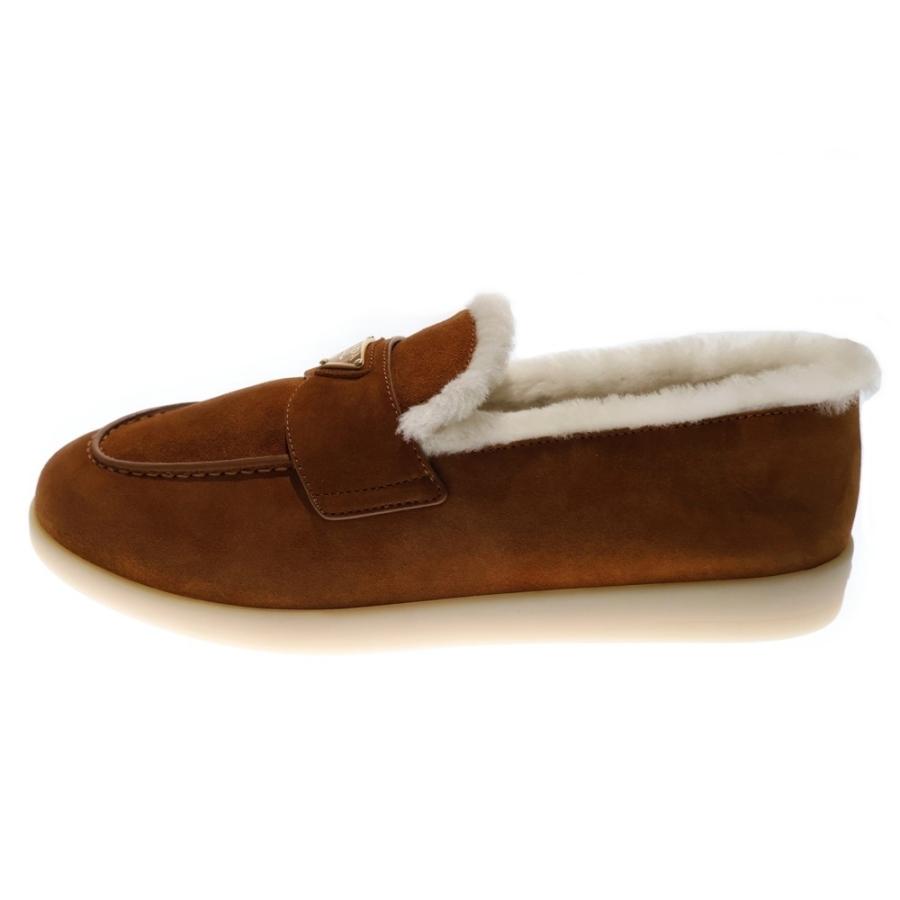 PRADA（プラダ） メタルロゴプレートファー付き スエードレザー