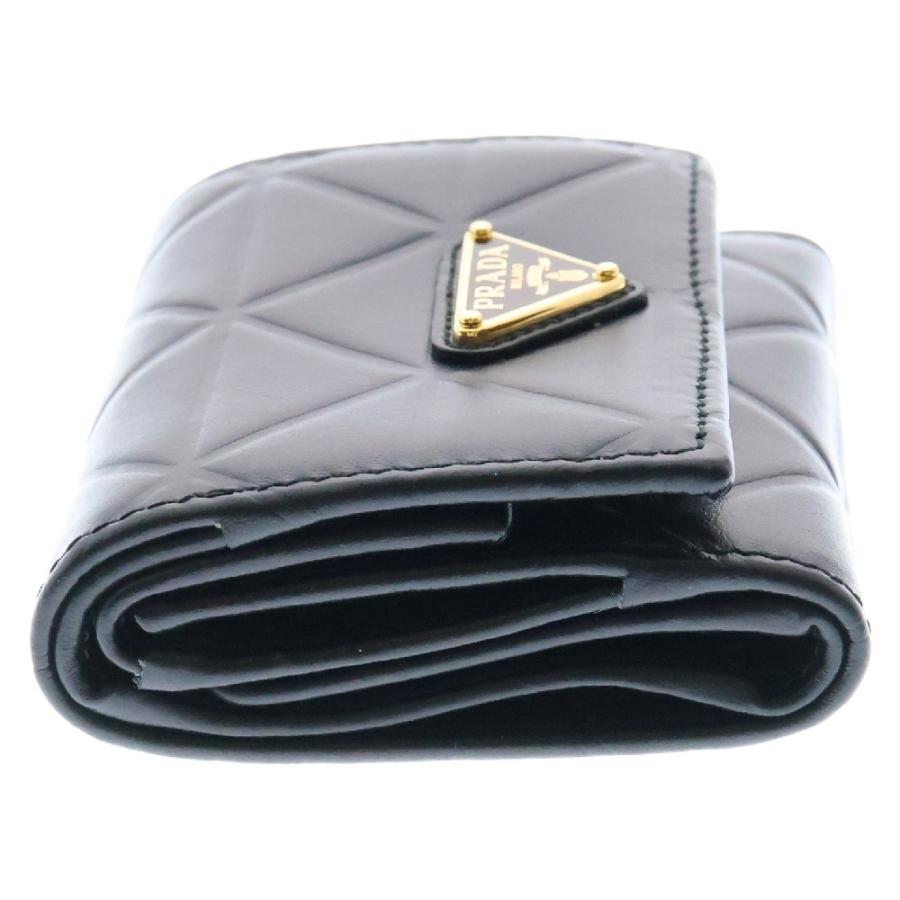 PRADA（プラダ） トライアングルモチーフ 三つ折りコンパクト