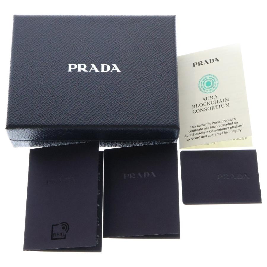 PRADA（プラダ） トライアングルモチーフ 三つ折りコンパクト