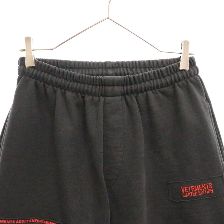 VETEMENTS ヴェトモン 21AW Hardcore Patched Logo Sweatpants VETEMENTS ヴェトモン 21AW Hardcore Patched Logo Sweatpants