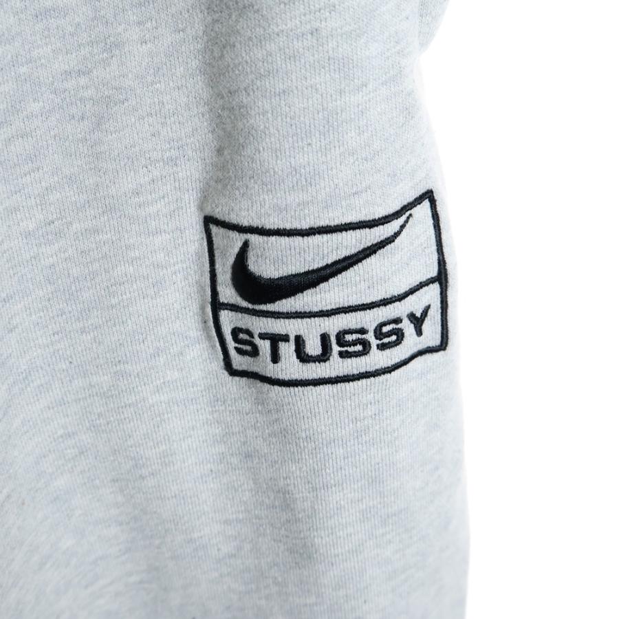 Stussy グレー ロゴ刺繍 スウェット NIKE（ナイキ） ×STUSSY Fleece Pant ステューシー ロゴ刺繍