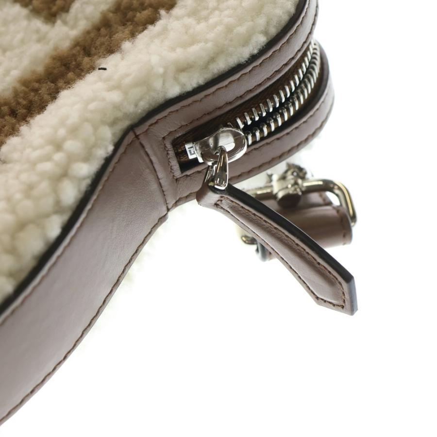 FENDI（フェンディ） トースト型 FFロゴ ファー ホワイトシアリング