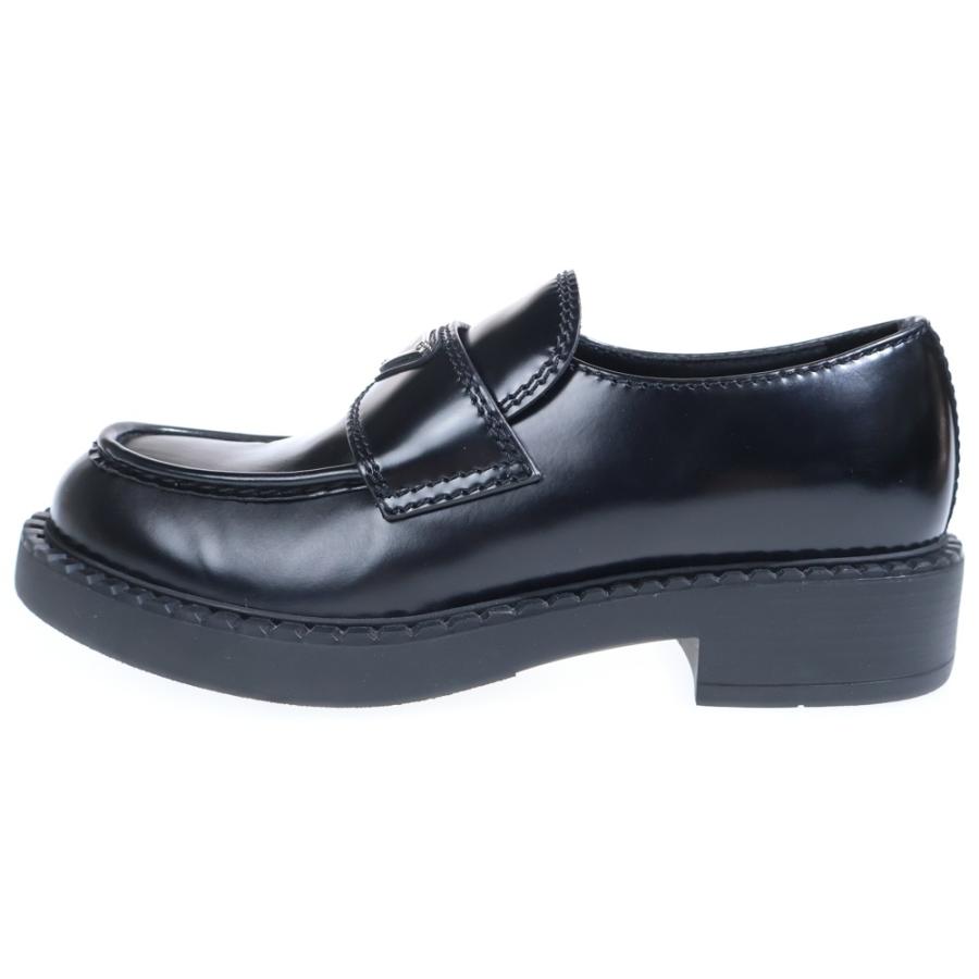 PRADA（プラダ） トライアングルロゴプレート ブラッシュドレザー 