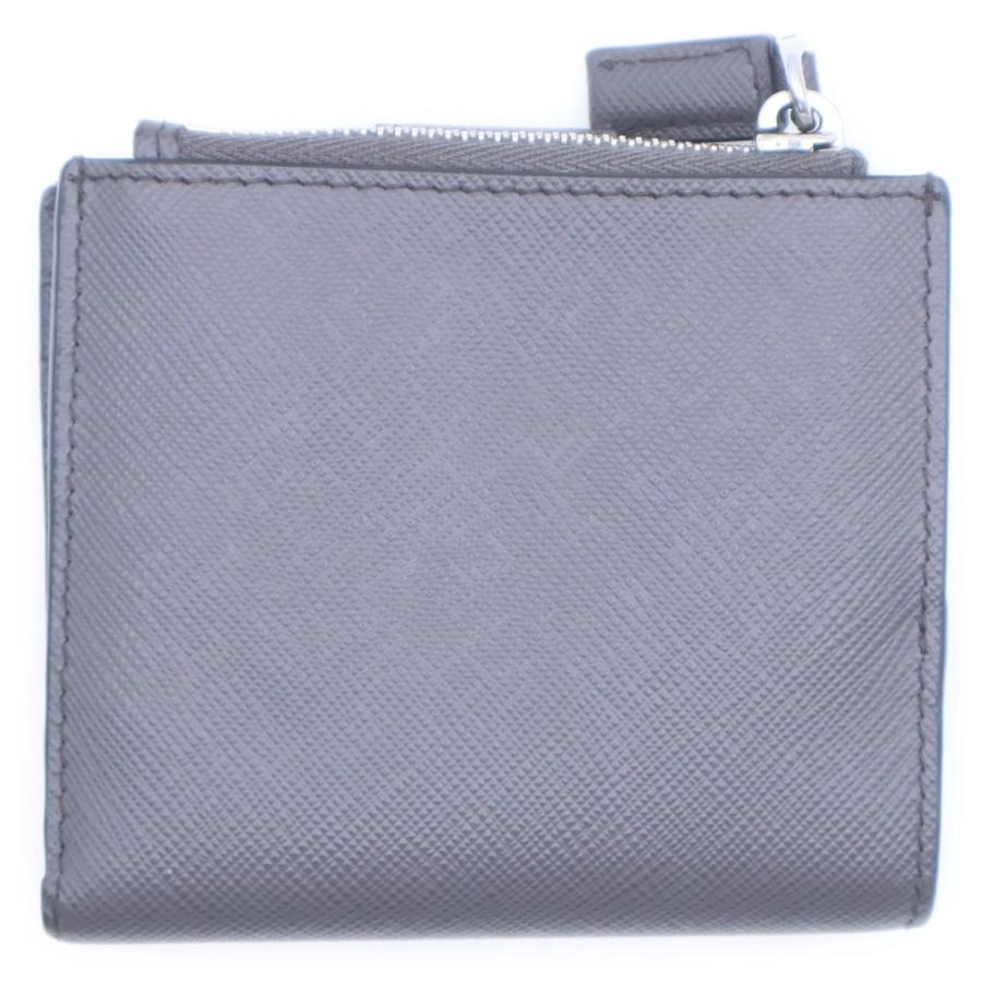 PRADA プラダ トライアングルロゴプレート サフィアーノレザー コンパクトウォレット 二つ折り財布 グレー 2MC066 PRADA（プラダ） トライアングルロゴプレート サフィアーノレザー