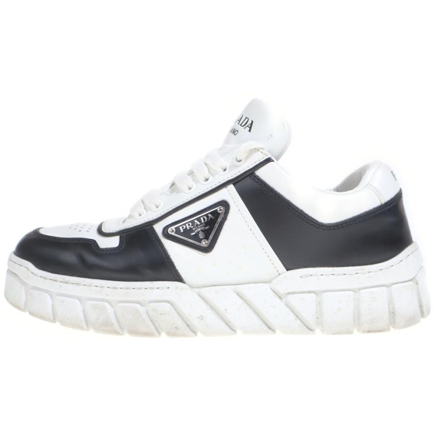 PRADA（プラダ） トライアングルロゴ プレート ローカットスニーカー