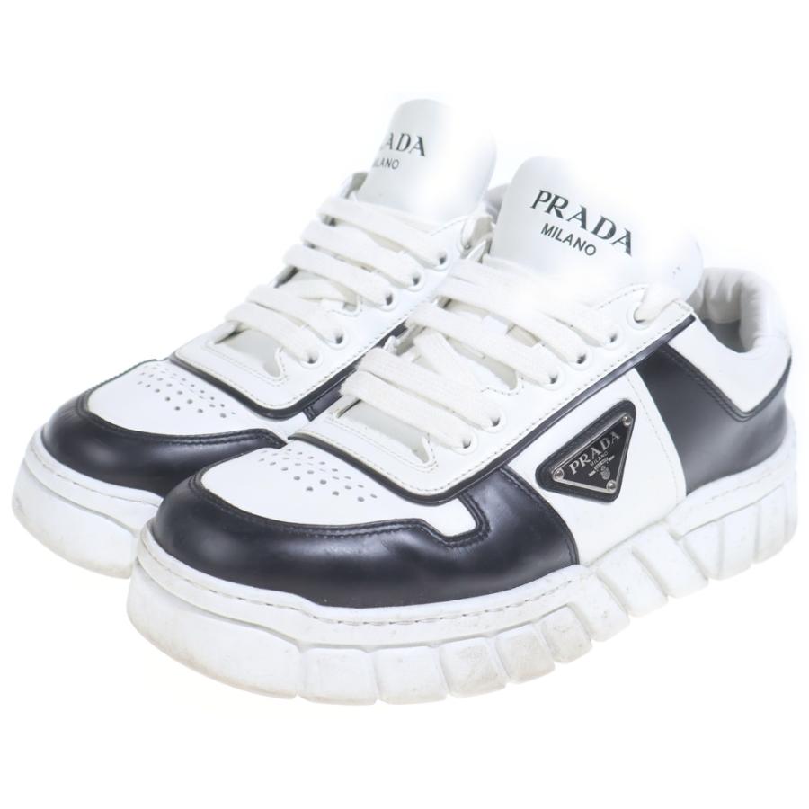 専用　タグ付未使用　プラダ　スニーカー　トライアングルロゴ　三角プレート PRADA（プラダ） トライアングルロゴ プレート ローカットスニーカー