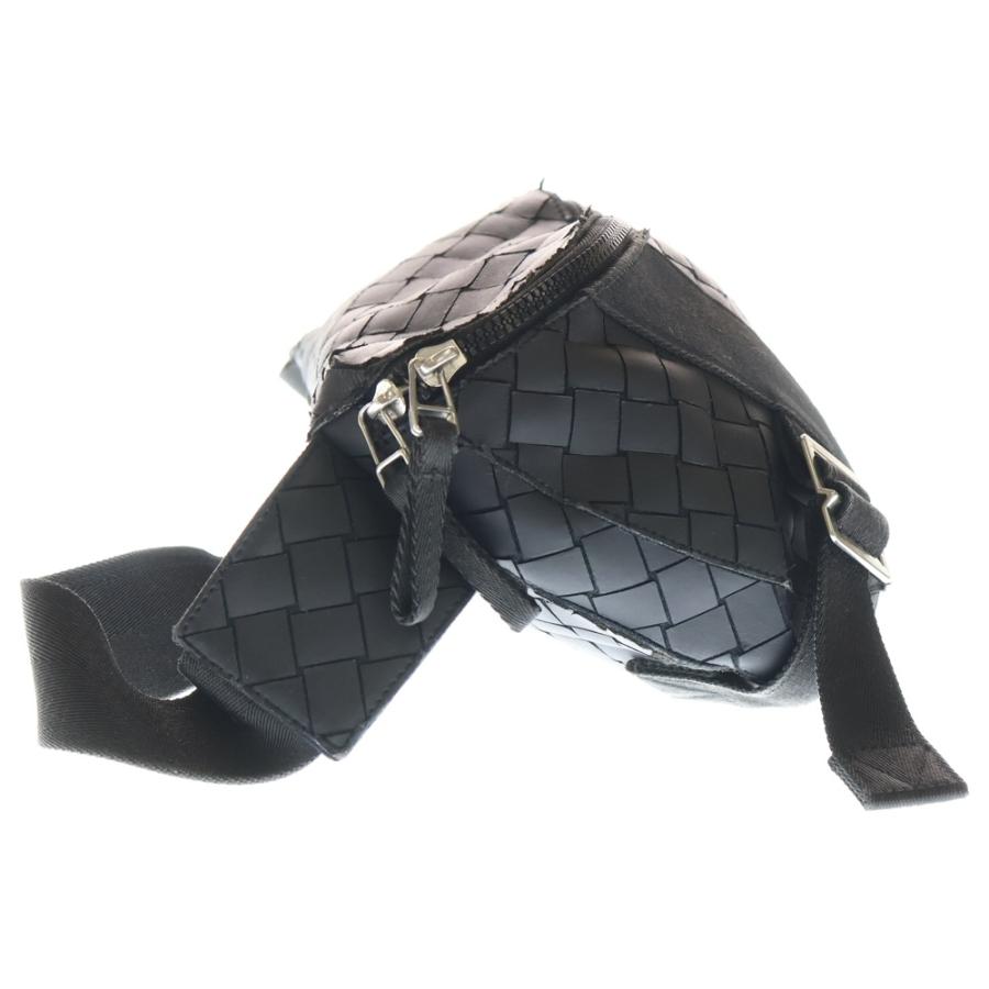 BOTTEGA VENETA（ボッテガ・ヴェネタ） イントレチャート ボディバッグ
