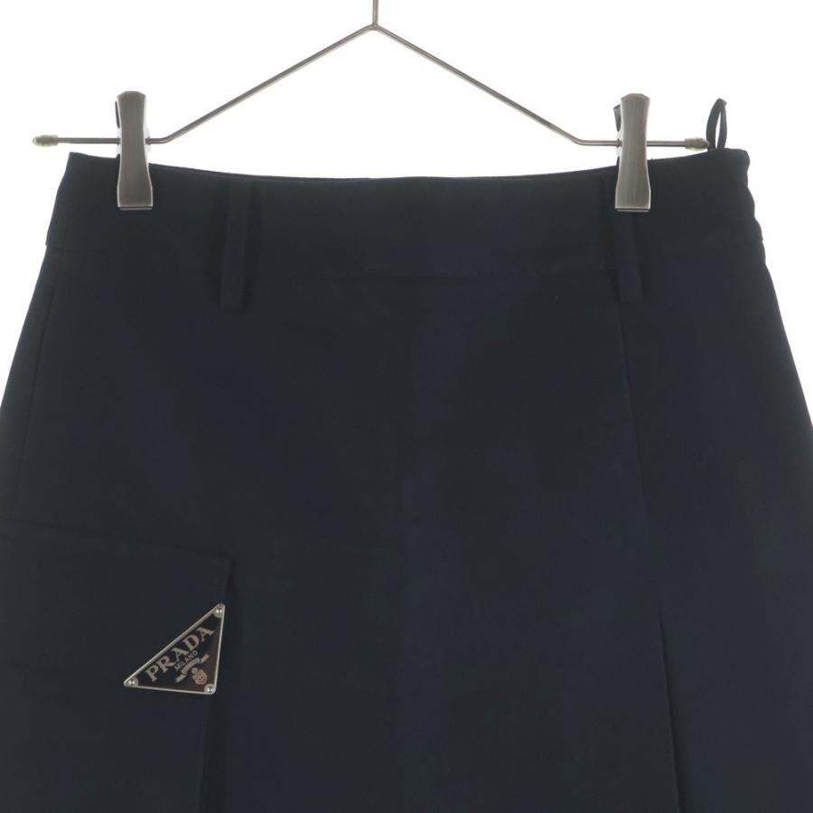 PRADA トライアングル プレート ラップ プリーツ スカート PRADA（プラダ） Re Nylon トライアングルロゴ プレート ワンプリーツ