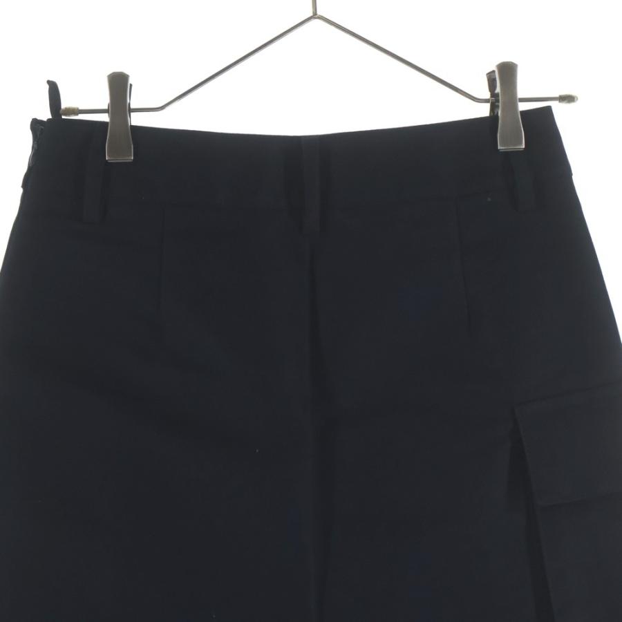 PRADA トライアングル プレート ラップ プリーツ スカート PRADA（プラダ） Re Nylon トライアングルロゴ プレート ワンプリーツ