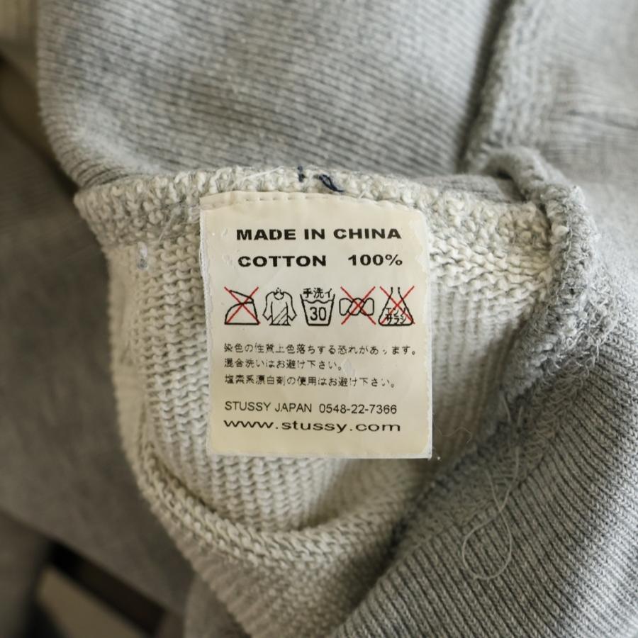 STUSSY（ステューシー） フロントロゴ刺繍スウェット クルーネック