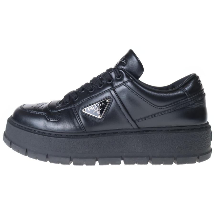 PRADA プラダ レザースニーカー　ブラック　ロゴ型押し PRADA（プラダ） トライアングルロゴ レザースニーカー ブラック