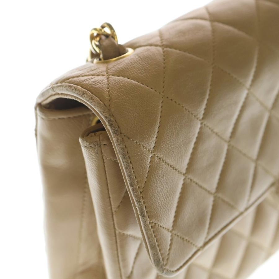 シャネル　CHANEL ベージュショルダーバック　エルメス　ディオール 自由に、そしてしなやかに。シャネル、エルメス、ディオールなど、注目