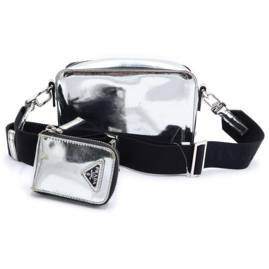 PRADA（プラダ） トライアングルロゴ ブリック ショルダーバッグ