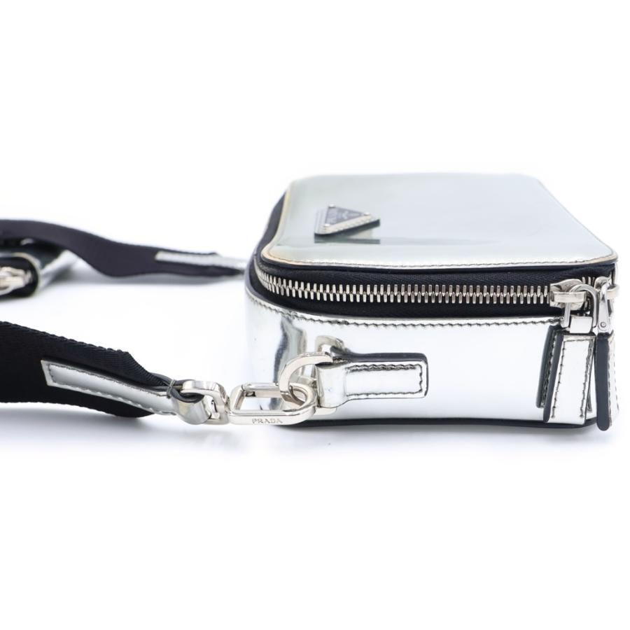 PRADA（プラダ） トライアングルロゴ ブリック ショルダーバッグ