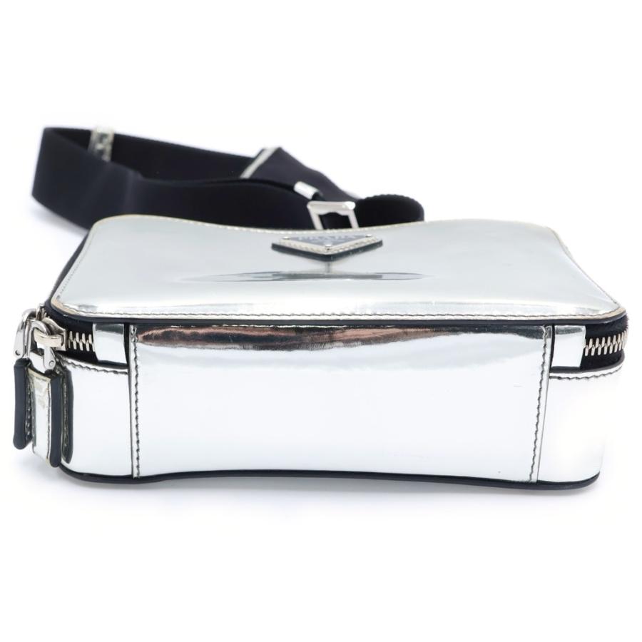 PRADA（プラダ） トライアングルロゴ ブリック ショルダーバッグ